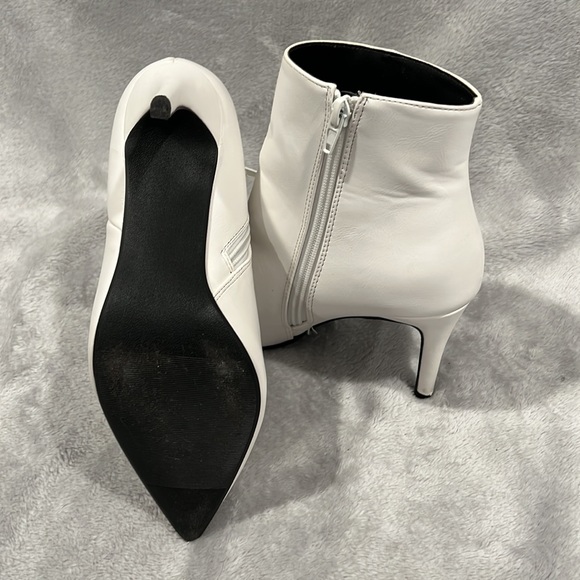 White high heel ankle boots, size US size 7 1/2 - Picture 4 of 5